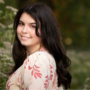 Meet your Posher, Alexia